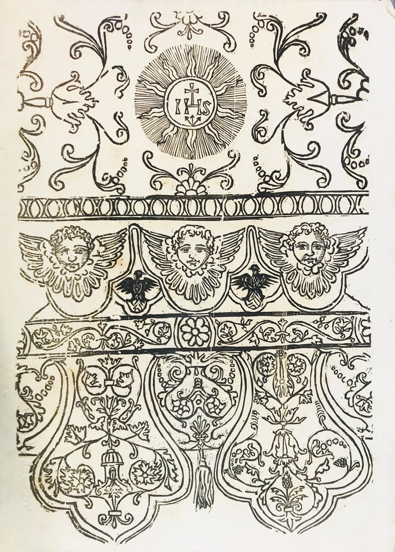 Soliani. Monogramma cristologico, putti e decorazione barocca.  - Auction Prints,  [..]