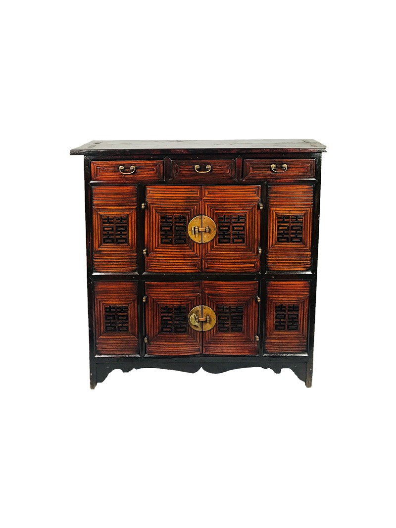 Qing style Chinese sideboard.  - Auction ASIAN AND CONTINENTAL FINE ARTS - Bado  [..]