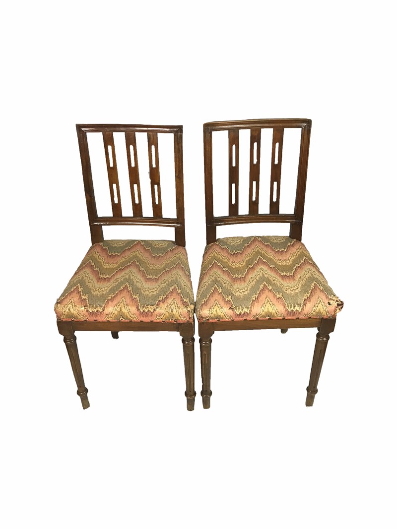 Eight walnut country chairs.  - Auction ASIAN AND CONTINENTAL FINE ARTS - Bado e  [..]