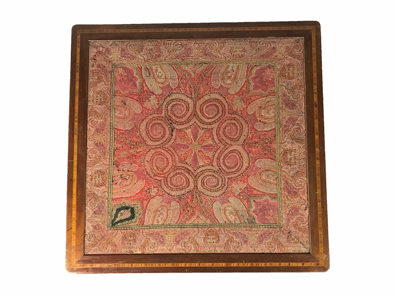 English coffee table with a Cashmere carpet applied to the top.  - Auction ASIAN  [..]